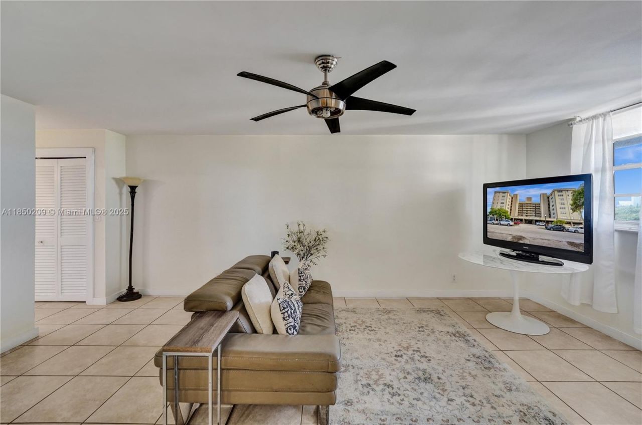 1811 Jefferson St, Unit 606, Hollywood, FL 33020 Photo