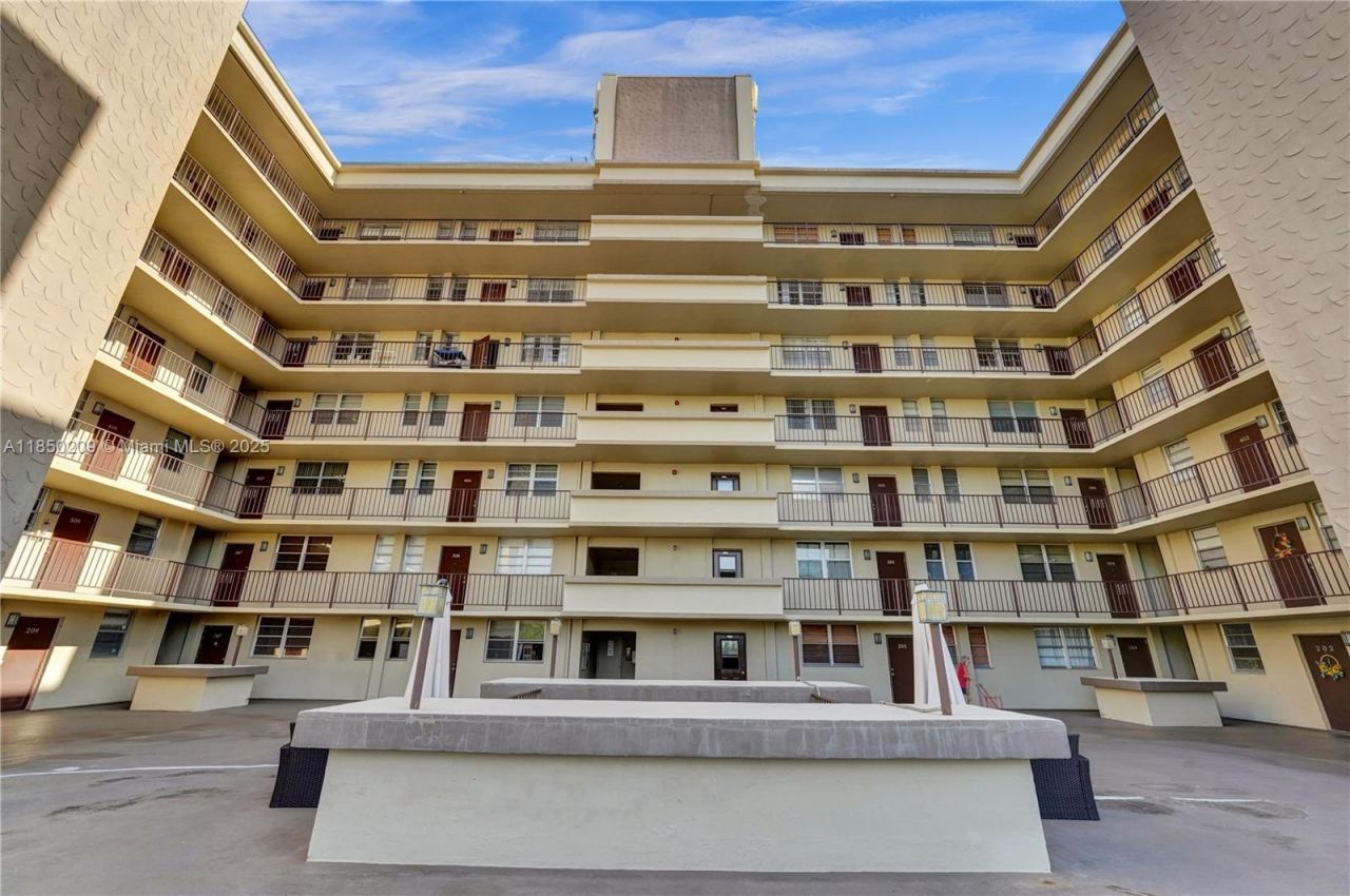 1811 Jefferson St, Unit 606, Hollywood, FL 33020 Photo