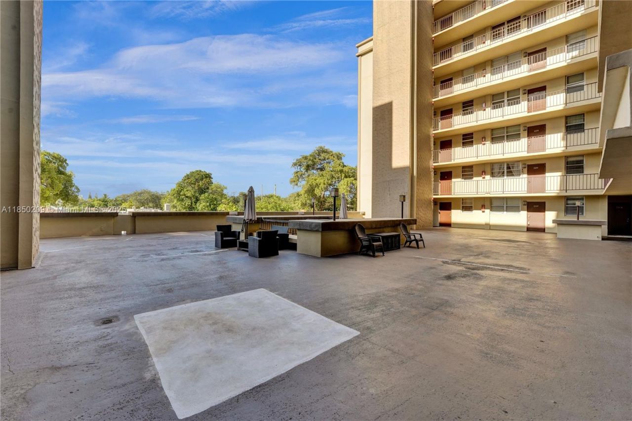 1811 Jefferson St, Unit 606, Hollywood, FL 33020 Photo