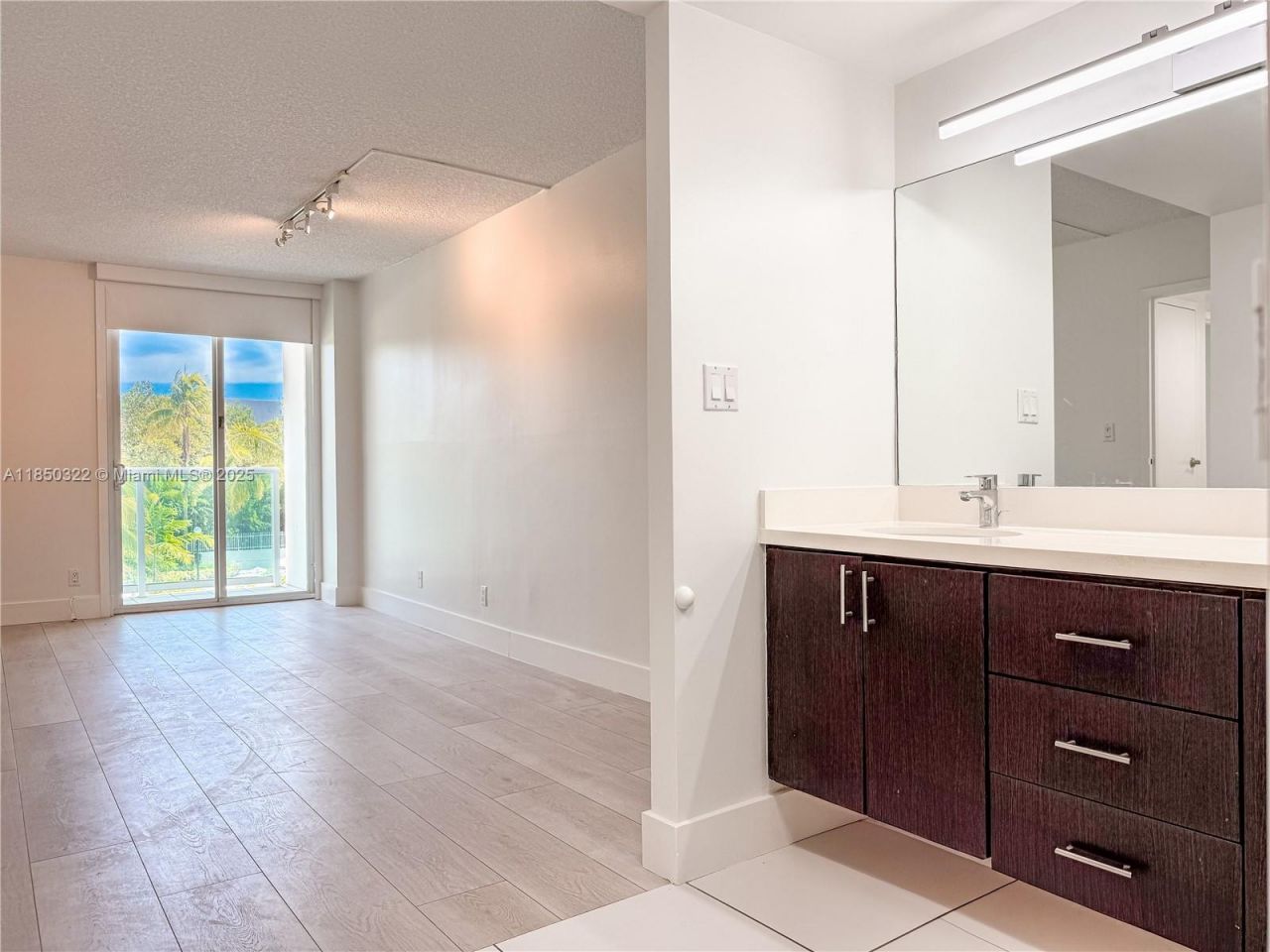 100 Bayview Dr, Unit 224, Sunny Isles Beach, FL 33160 Photo