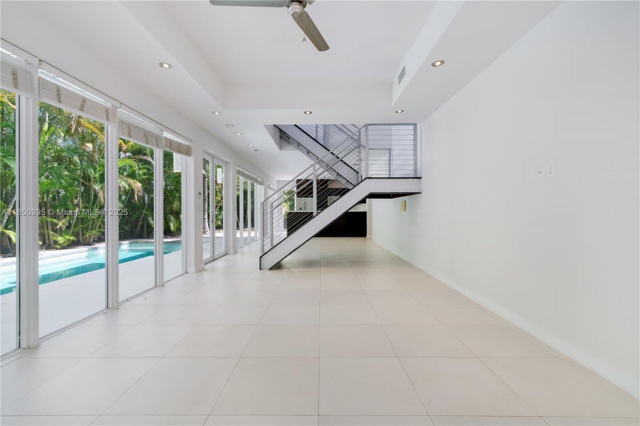 4050 Hardie Ave, Miami, FL 33133 Photo