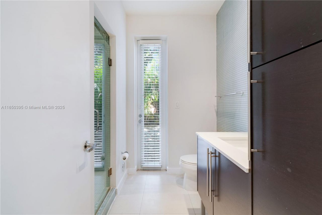 4050 Hardie Ave, Miami, FL 33133 Photo