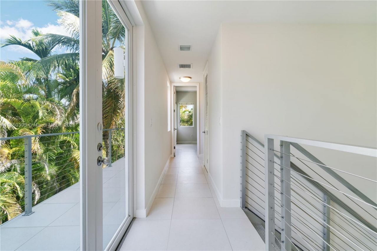 4050 Hardie Ave, Miami, FL 33133 Photo