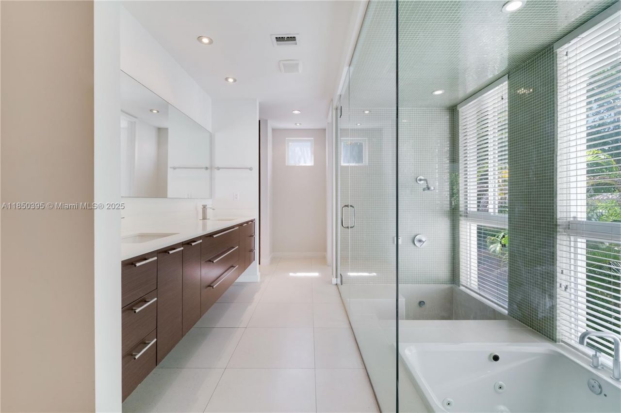 4050 Hardie Ave, Miami, FL 33133 Photo