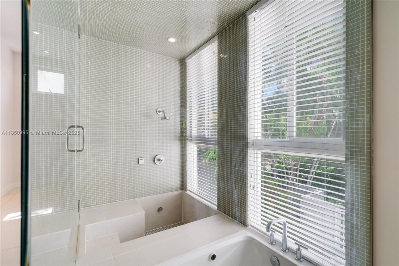 4050 Hardie Ave, Miami, FL 33133 Photo