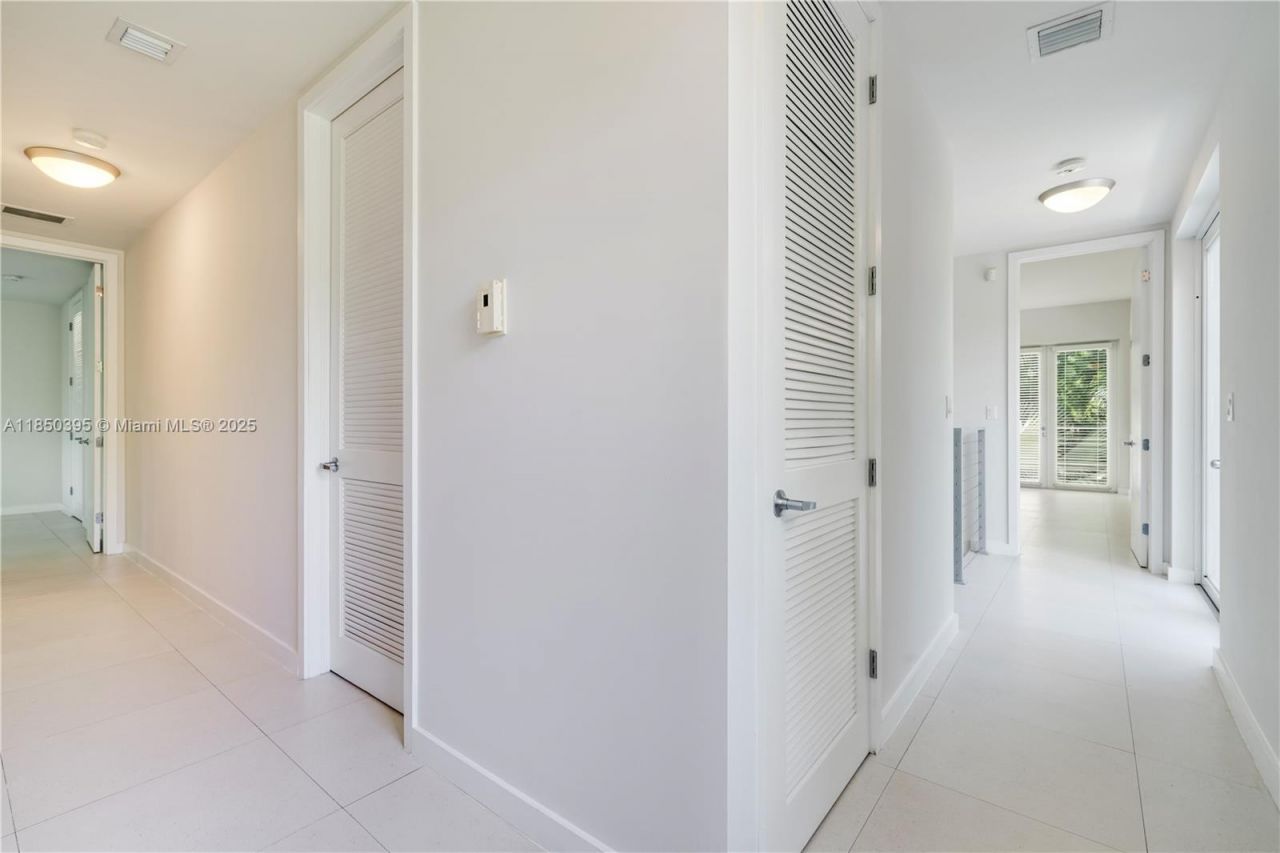 4050 Hardie Ave, Miami, FL 33133 Photo