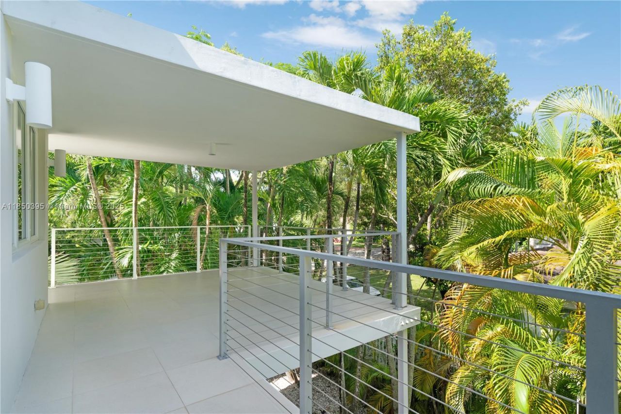 4050 Hardie Ave, Miami, FL 33133 Photo