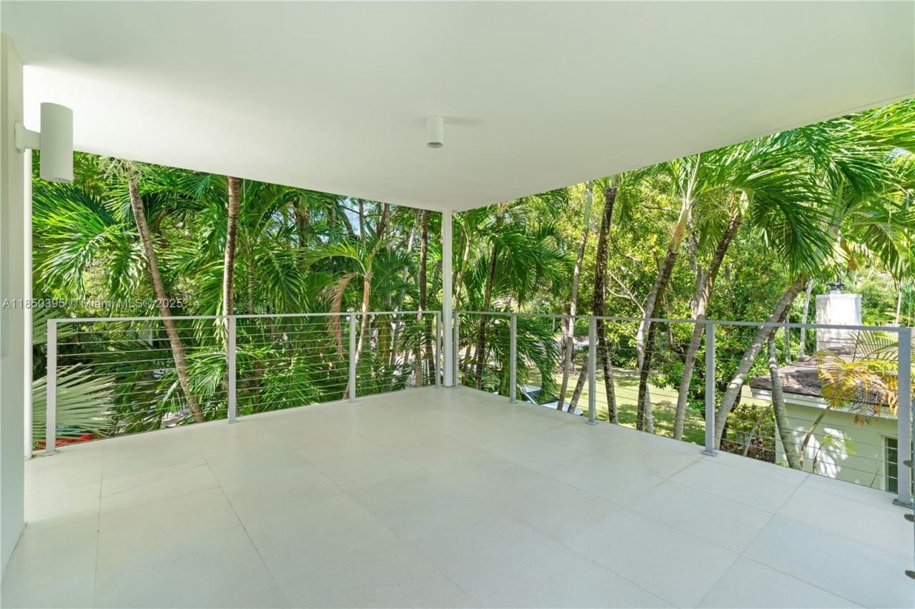 4050 Hardie Ave, Miami, FL 33133 Photo