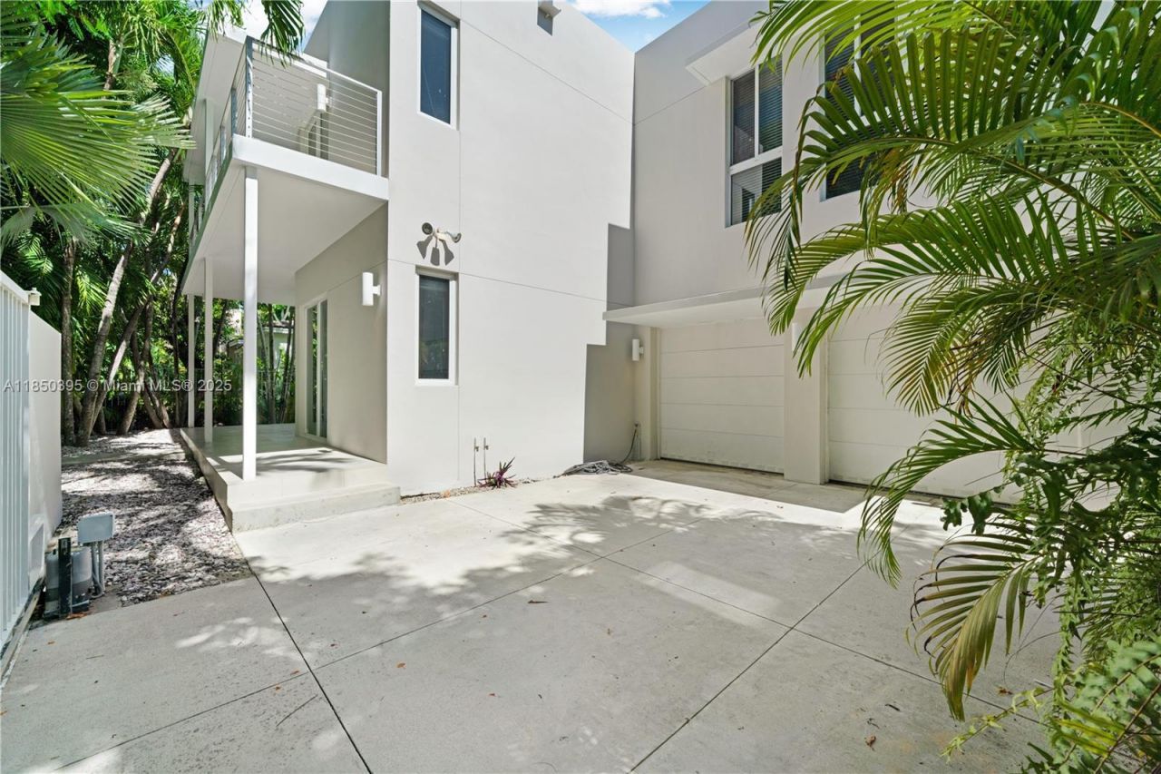 4050 Hardie Ave, Miami, FL 33133 Photo