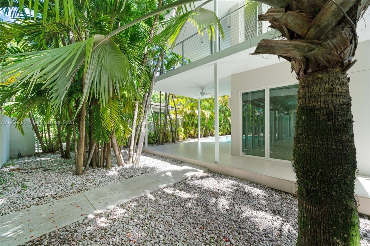 4050 Hardie Ave, Miami, FL 33133 Photo