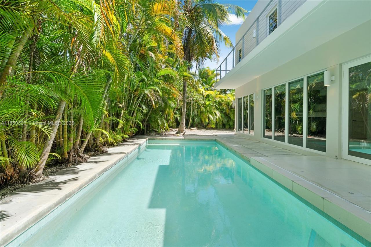 4050 Hardie Ave, Miami, FL 33133 Photo