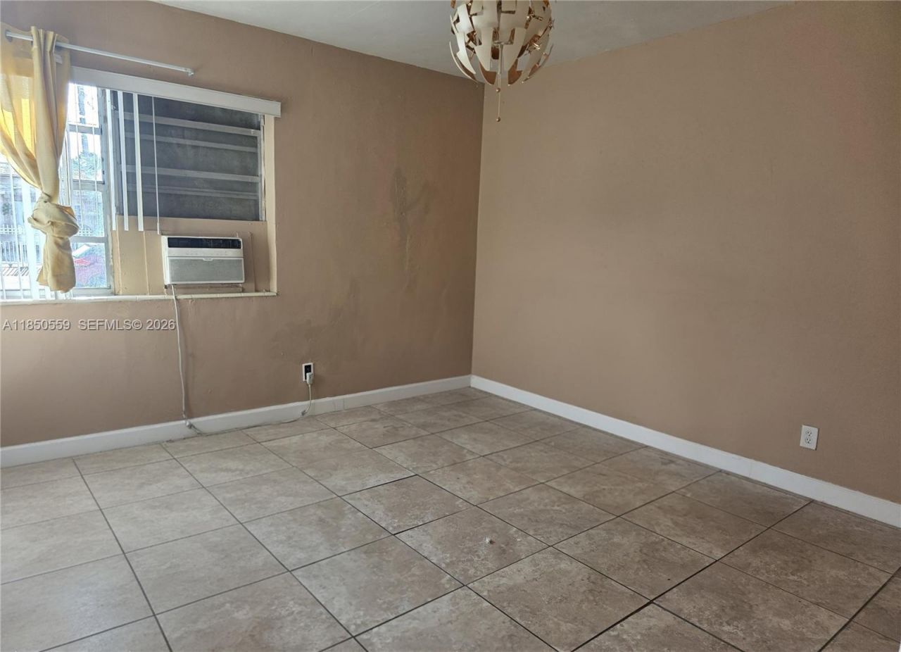 163 NW 18th Ct, Miami, FL 33125 Photo