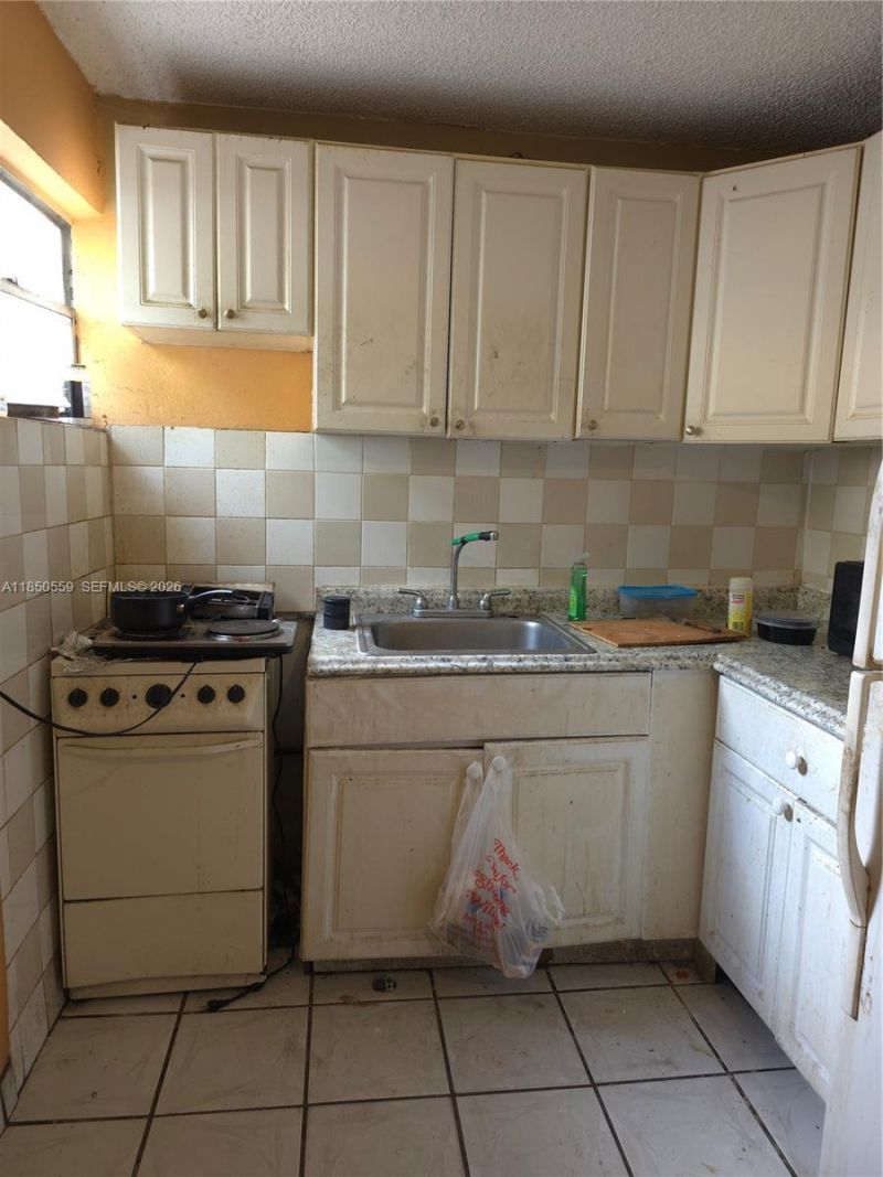 163 NW 18th Ct, Miami, FL 33125 Photo