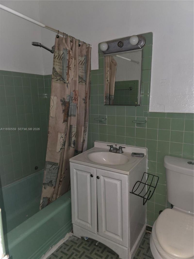 163 NW 18th Ct, Miami, FL 33125 Photo