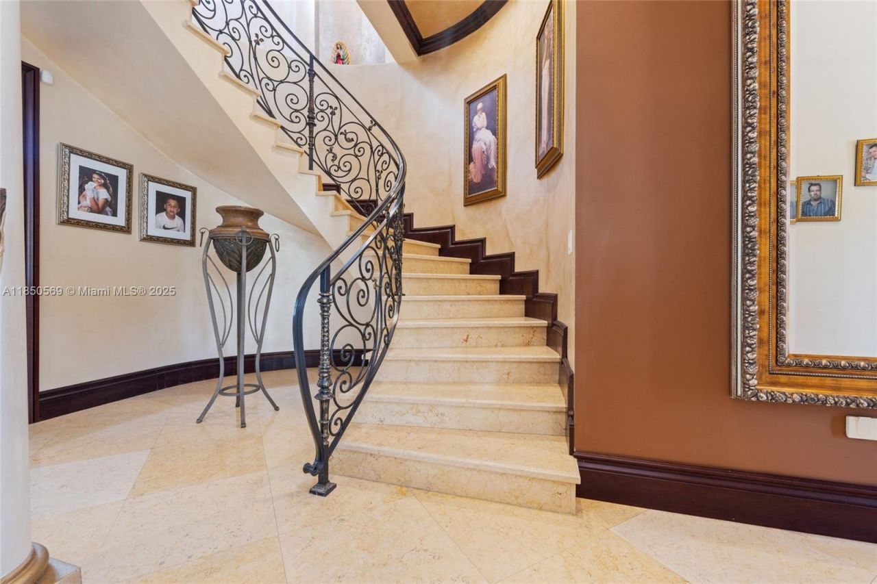 9861 NW 135th St, Hialeah Gardens, FL 33018 Photo