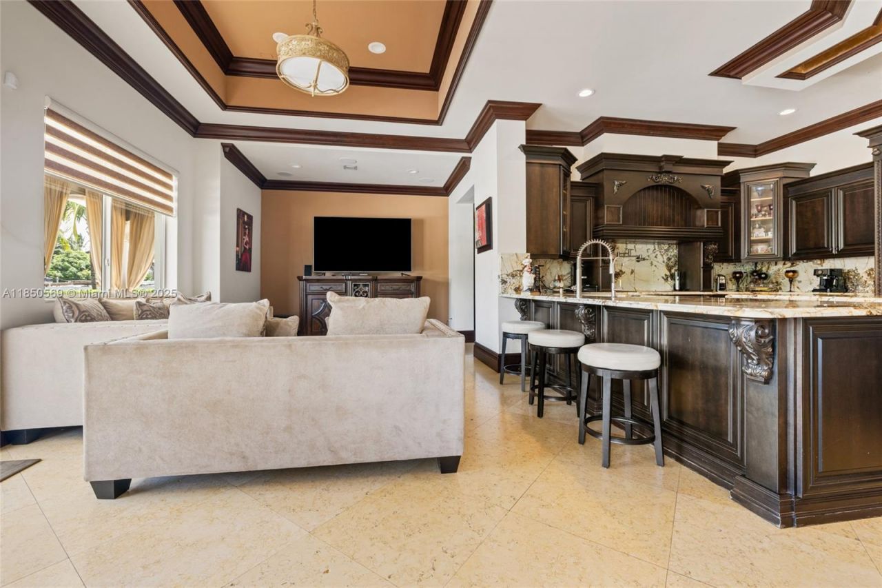 9861 NW 135th St, Hialeah Gardens, FL 33018 Photo