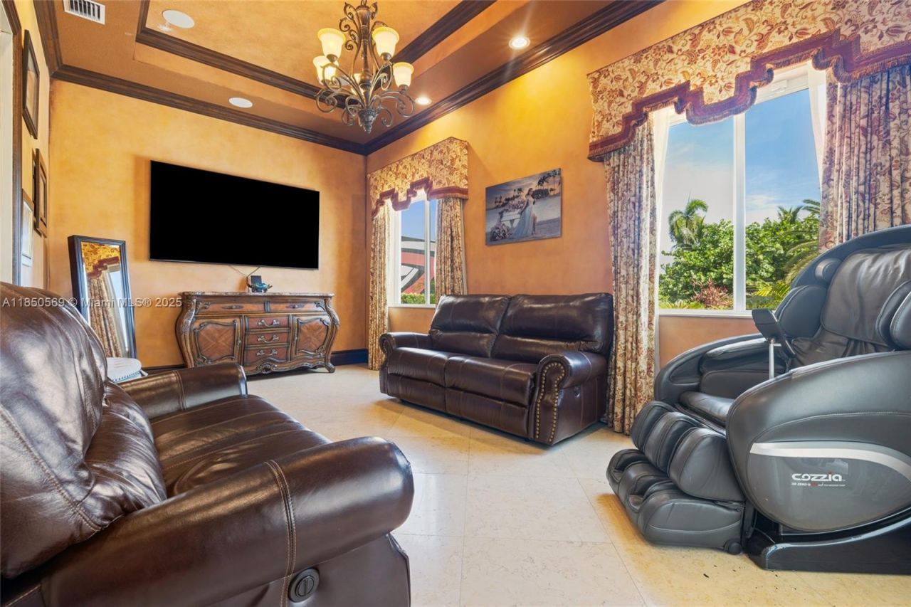 9861 NW 135th St, Hialeah Gardens, FL 33018 Photo