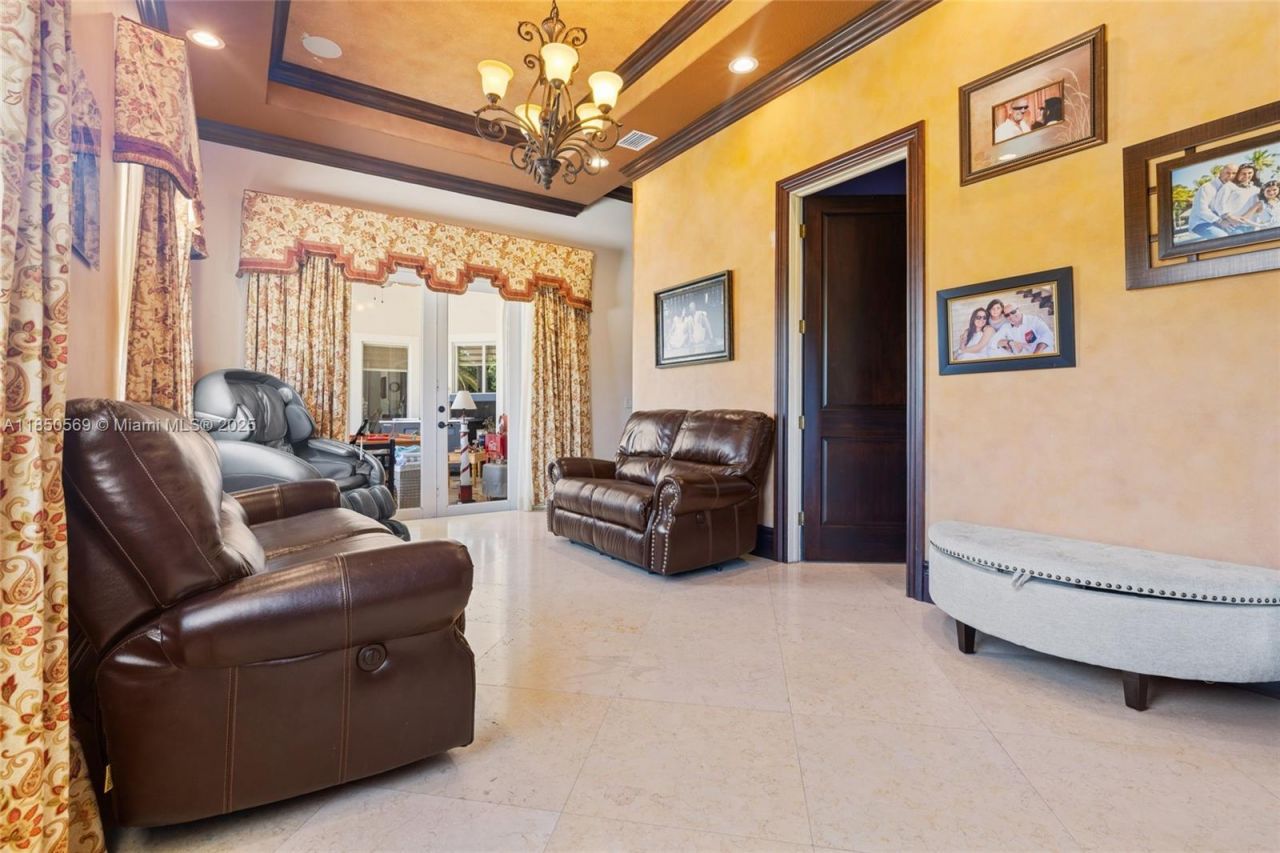 9861 NW 135th St, Hialeah Gardens, FL 33018 Photo