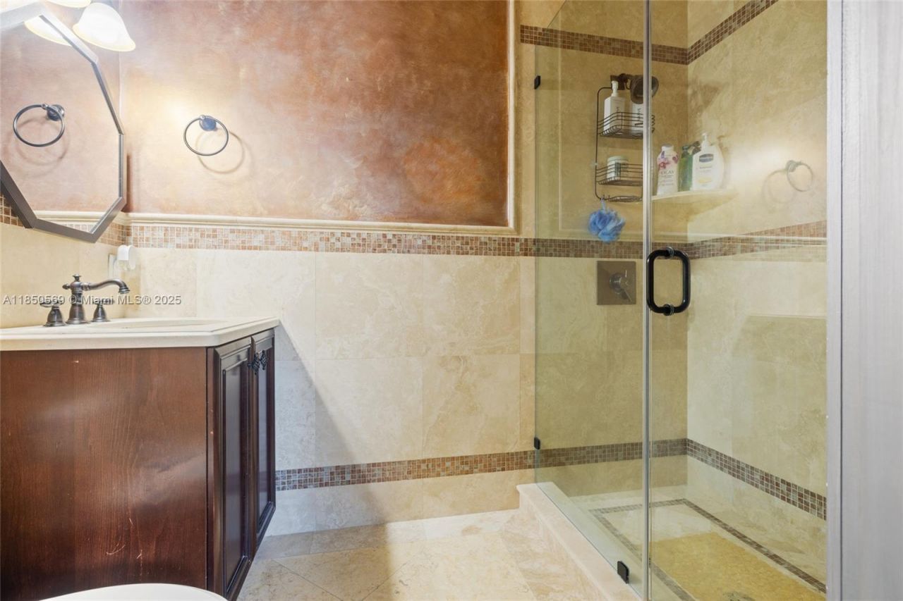 9861 NW 135th St, Hialeah Gardens, FL 33018 Photo