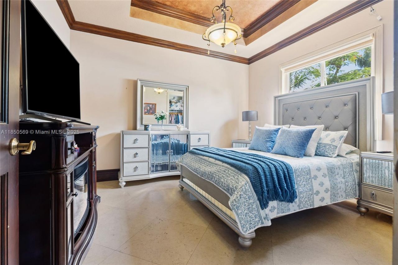 9861 NW 135th St, Hialeah Gardens, FL 33018 Photo