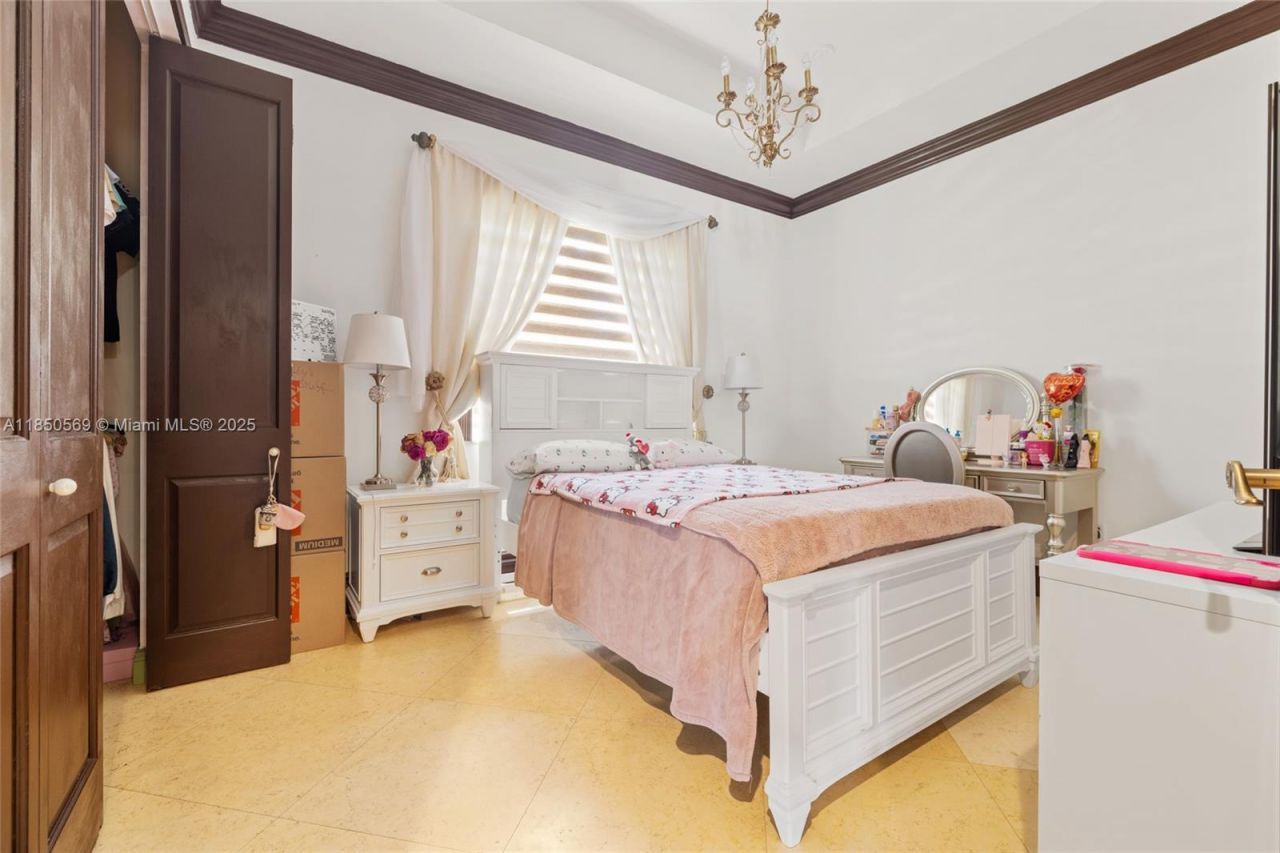 9861 NW 135th St, Hialeah Gardens, FL 33018 Photo