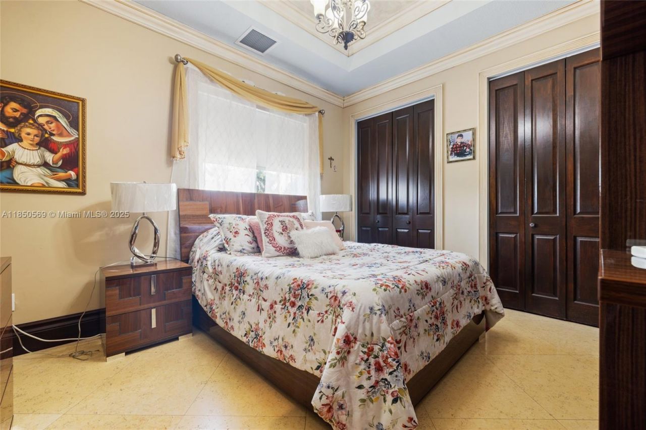 9861 NW 135th St, Hialeah Gardens, FL 33018 Photo