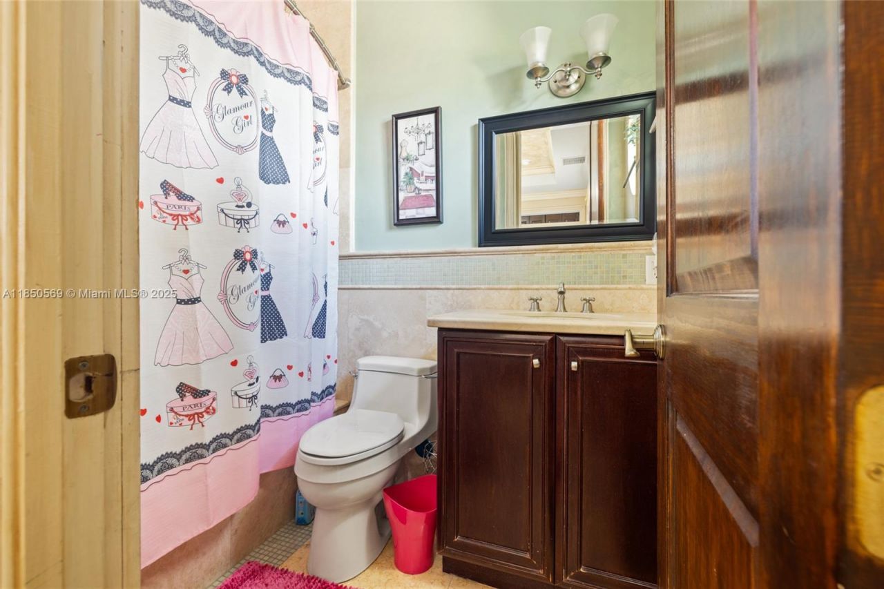 9861 NW 135th St, Hialeah Gardens, FL 33018 Photo