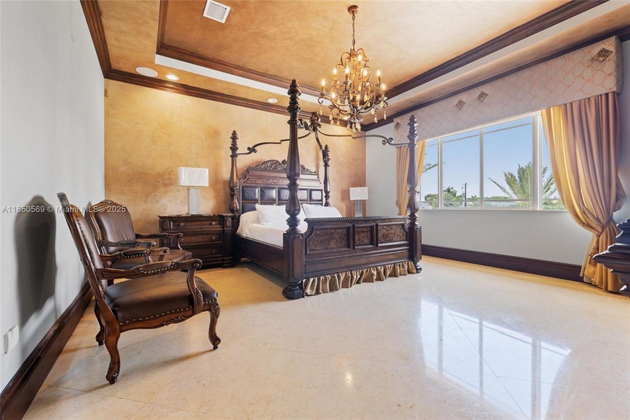 9861 NW 135th St, Hialeah Gardens, FL 33018 Photo