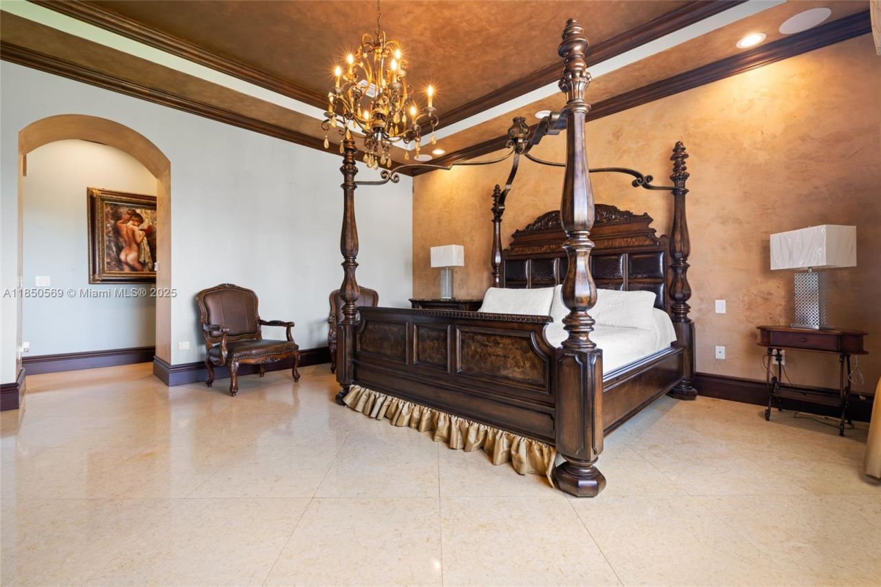 9861 NW 135th St, Hialeah Gardens, FL 33018 Photo