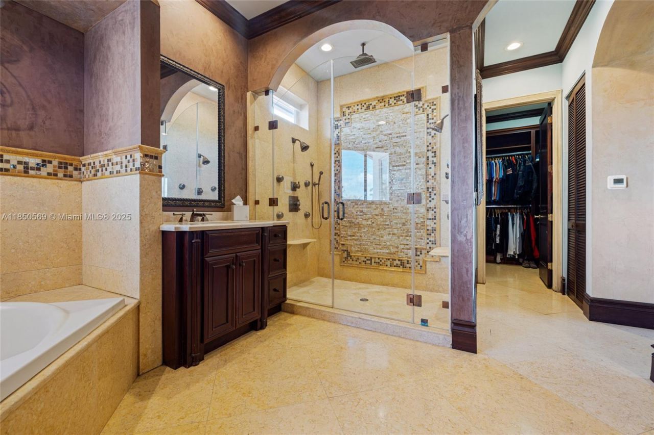 9861 NW 135th St, Hialeah Gardens, FL 33018 Photo