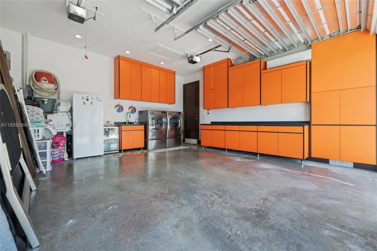 9861 NW 135th St, Hialeah Gardens, FL 33018 Photo