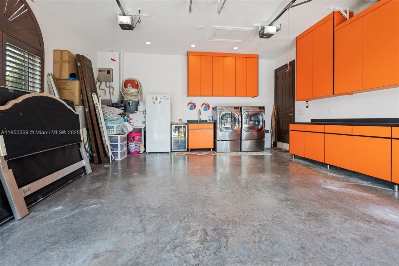 9861 NW 135th St, Hialeah Gardens, FL 33018 Photo