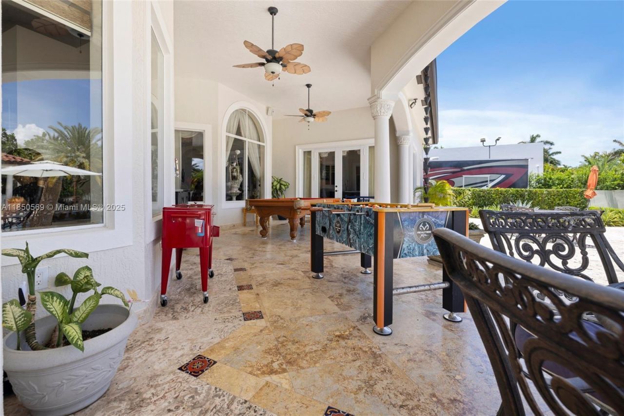 9861 NW 135th St, Hialeah Gardens, FL 33018 Photo