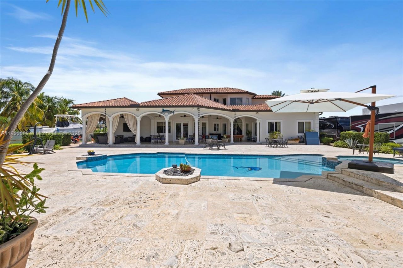 9861 NW 135th St, Hialeah Gardens, FL 33018 Photo