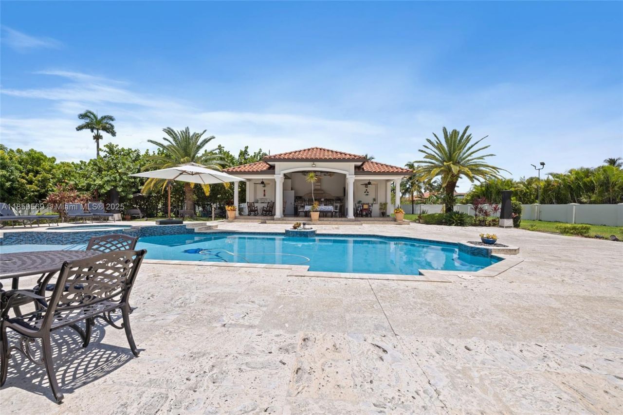 9861 NW 135th St, Hialeah Gardens, FL 33018 Photo