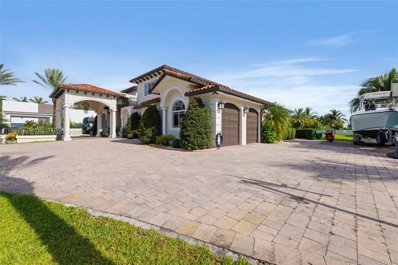 9861 NW 135th St, Hialeah Gardens, FL 33018 Photo