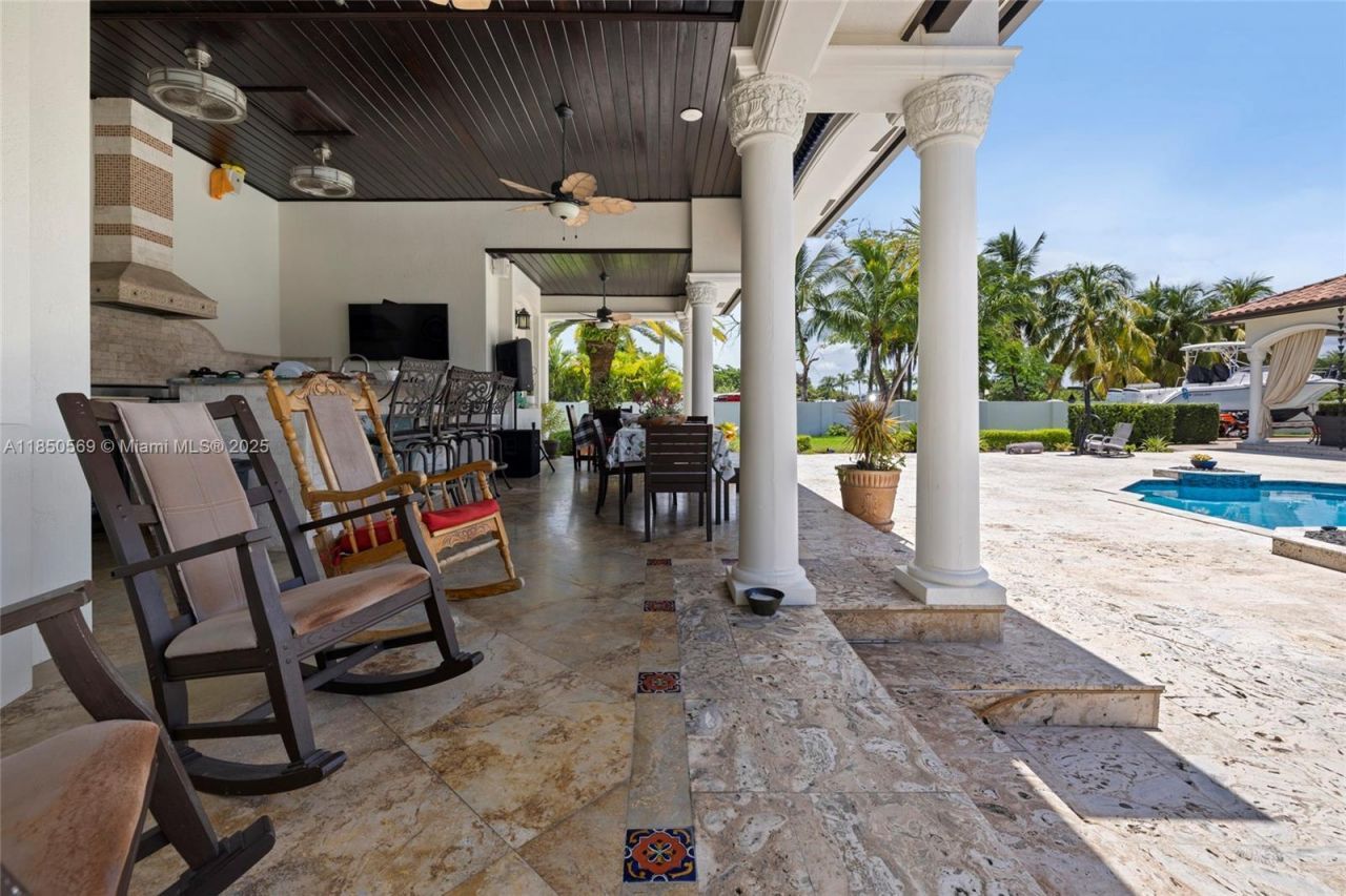 9861 NW 135th St, Hialeah Gardens, FL 33018 Photo