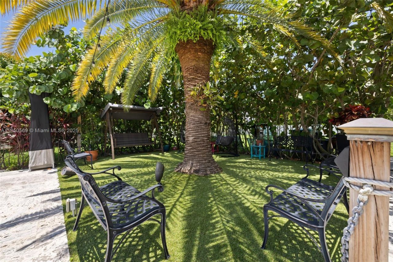 9861 NW 135th St, Hialeah Gardens, FL 33018 Photo