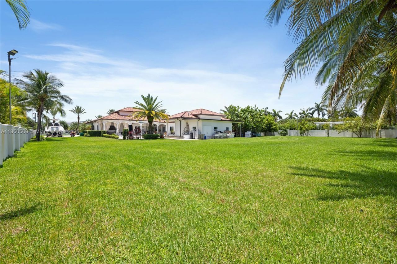 9861 NW 135th St, Hialeah Gardens, FL 33018 Photo