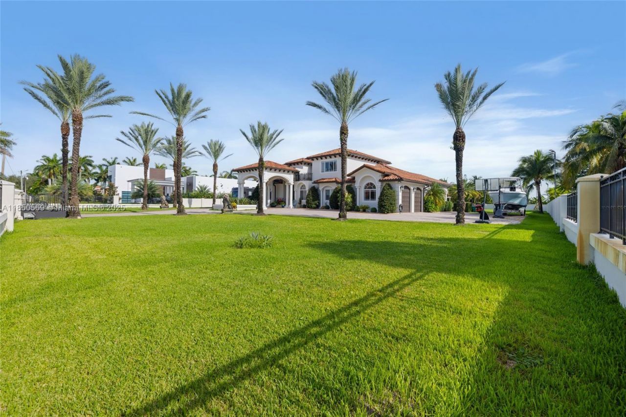 9861 NW 135th St, Hialeah Gardens, FL 33018 Photo