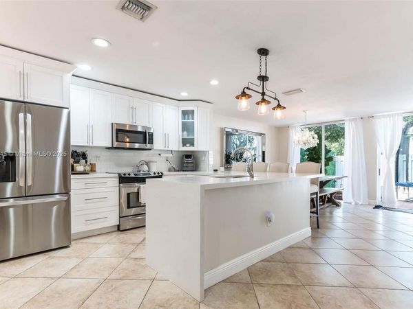 5224 NW 103rd Ave, Doral, FL 33178