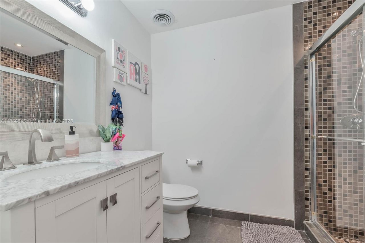 5224 NW 103rd Ave, Doral, FL 33178 Photo