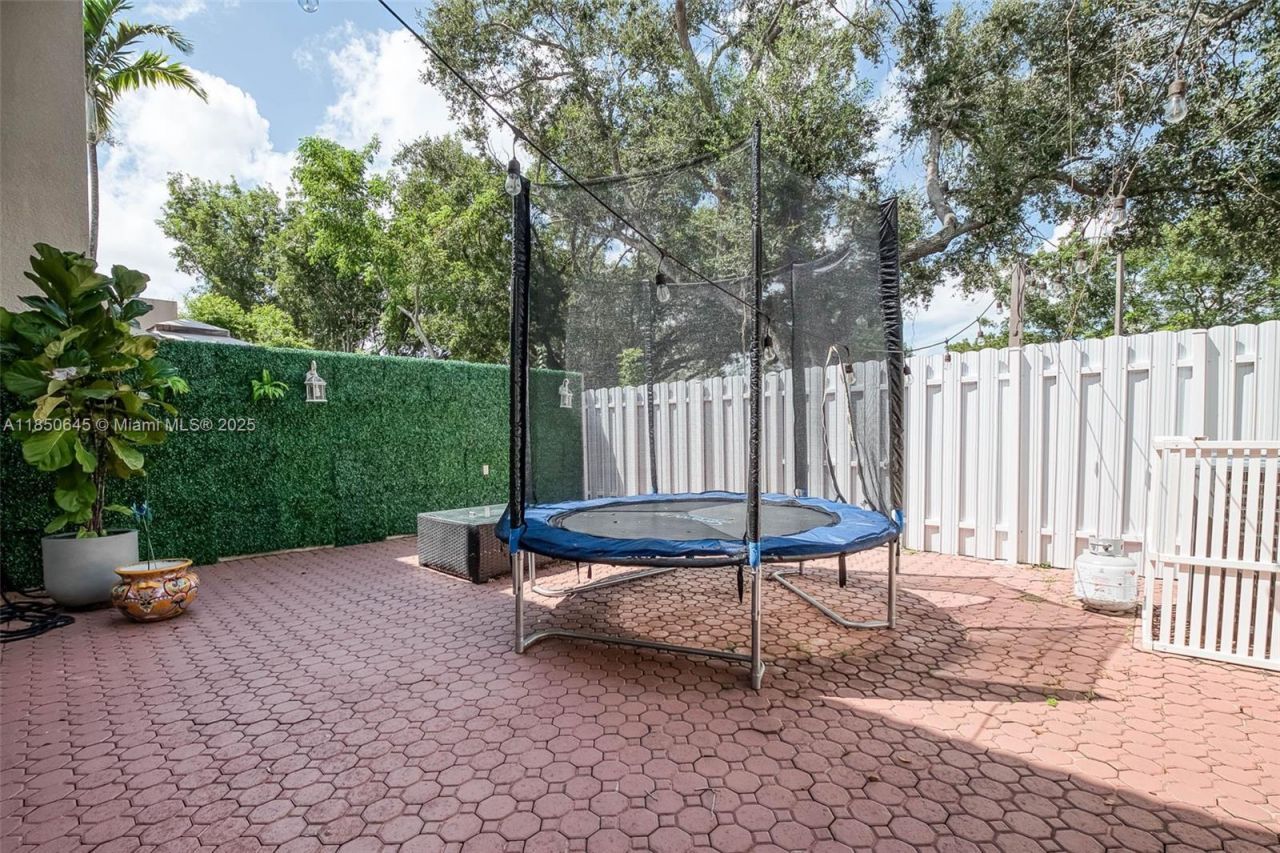 5224 NW 103rd Ave, Doral, FL 33178 Photo