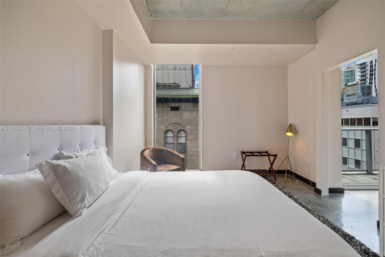 151 SE 1st St, Unit 401, Miami, FL 33131 Photo