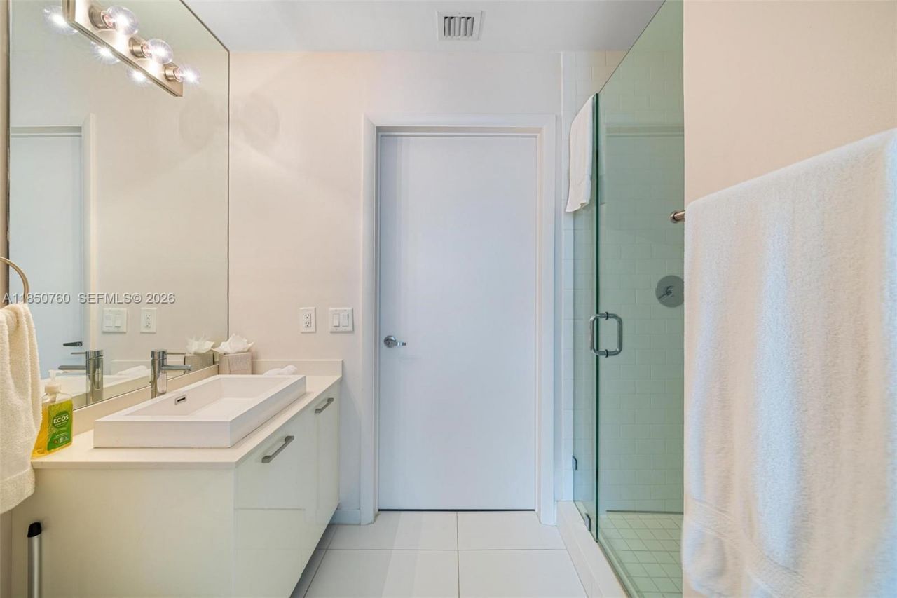 151 SE 1st St, Unit 401, Miami, FL 33131 Photo