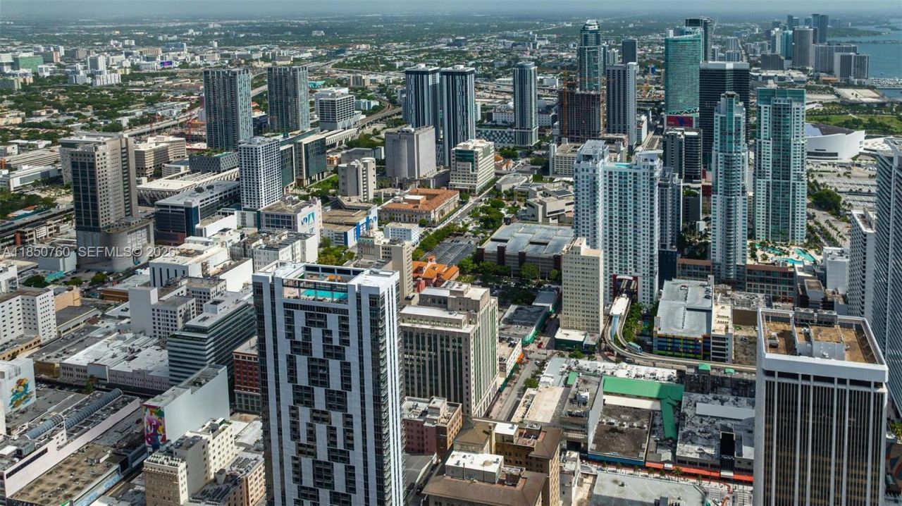 151 SE 1st St, Unit 401, Miami, FL 33131 Photo