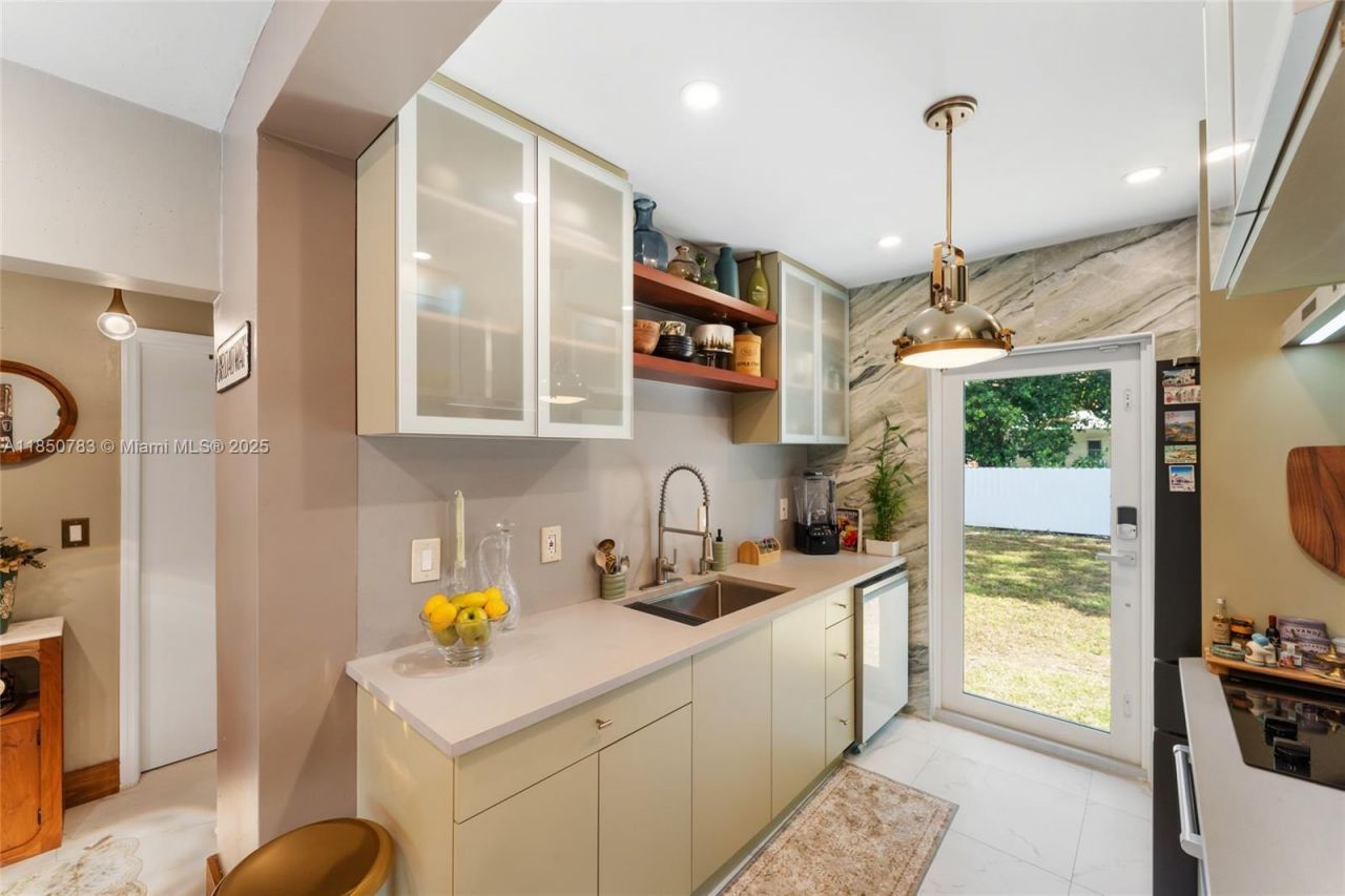 1130 NW 57th St, Miami, FL 33127 Photo