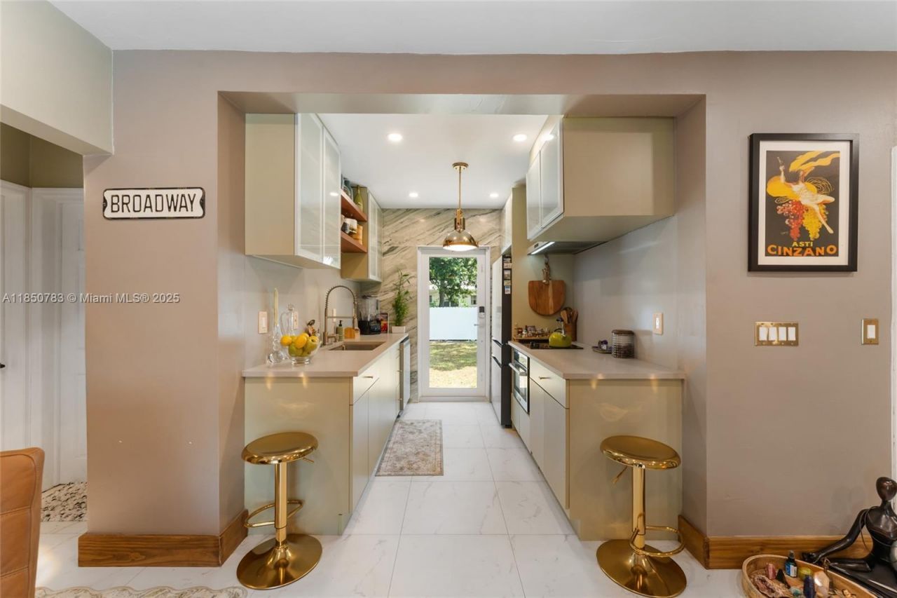 1130 NW 57th St, Miami, FL 33127 Photo