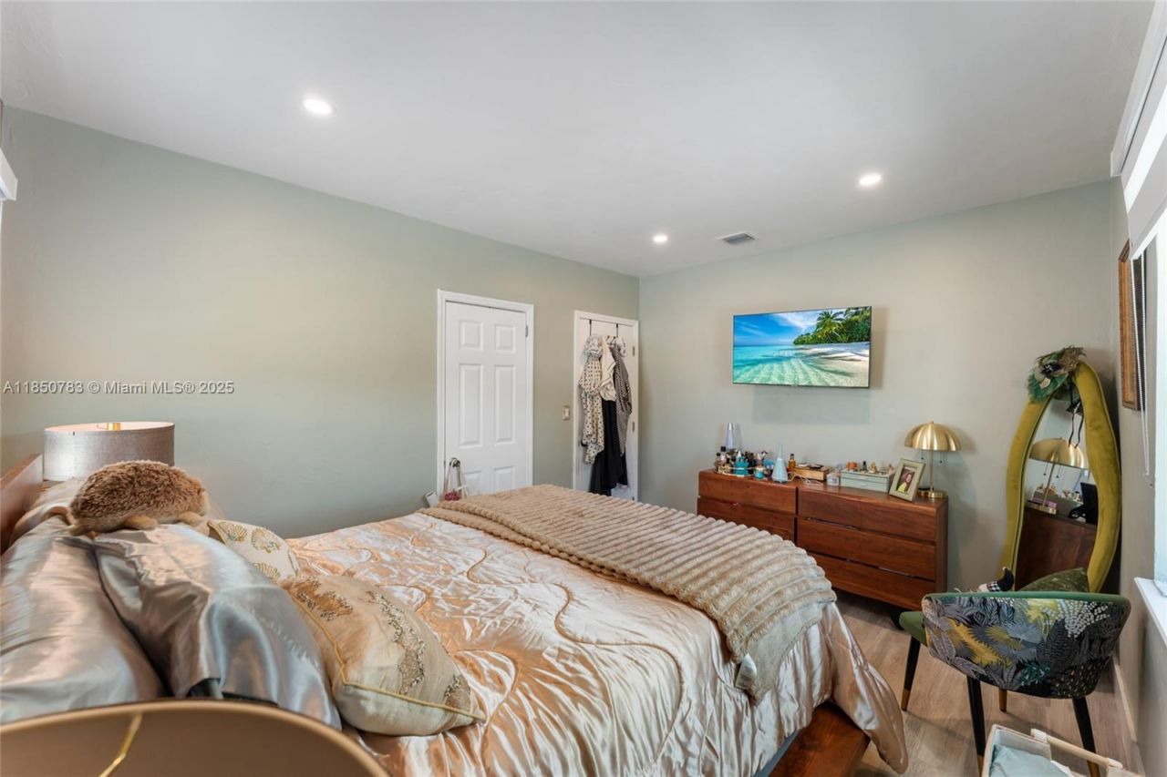 1130 NW 57th St, Miami, FL 33127 Photo