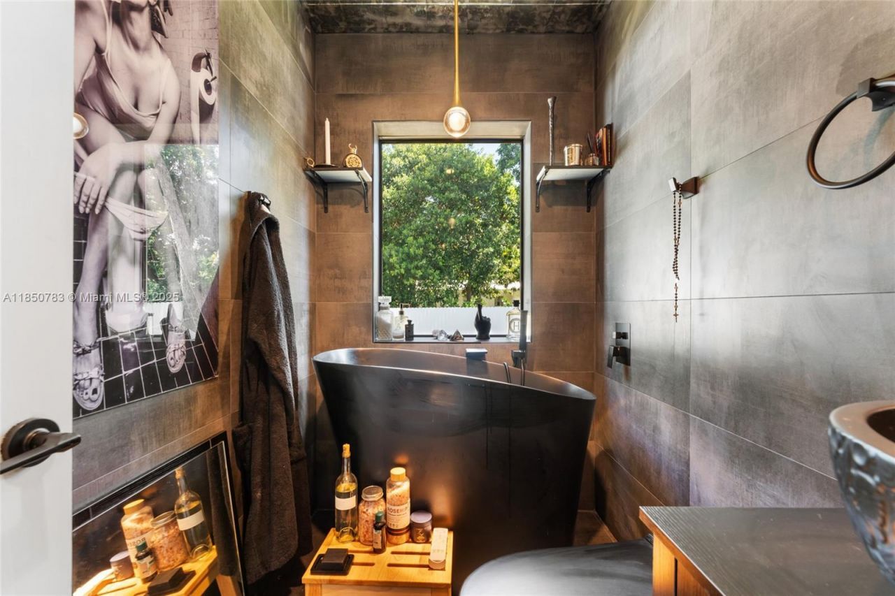 1130 NW 57th St, Miami, FL 33127 Photo